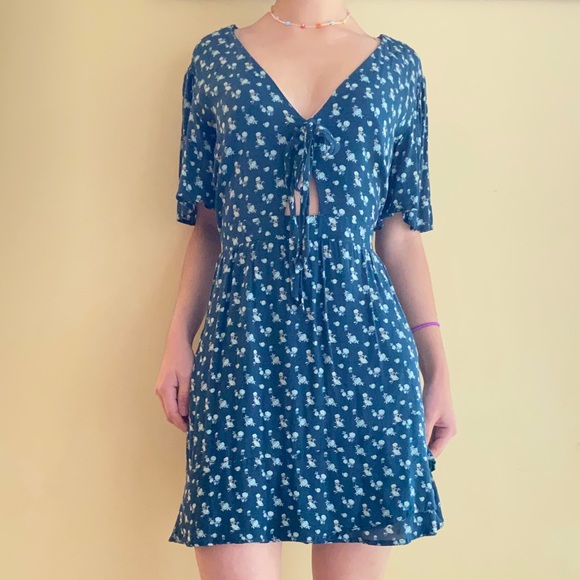 Xhilaration Dresses & Skirts - Xhilaration Teal Floral Keyhole Mini Dress